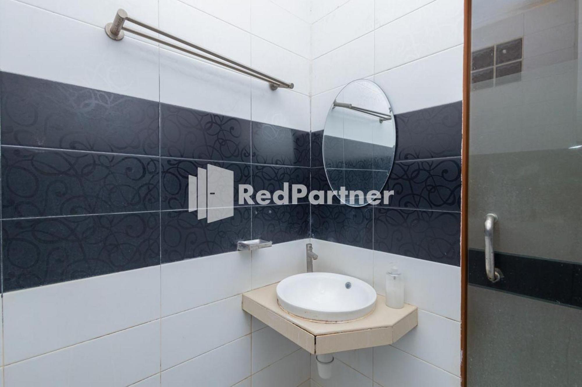 Star Hotel Jaksa Mitra Reddoorz ジャカルタ エクステリア 写真